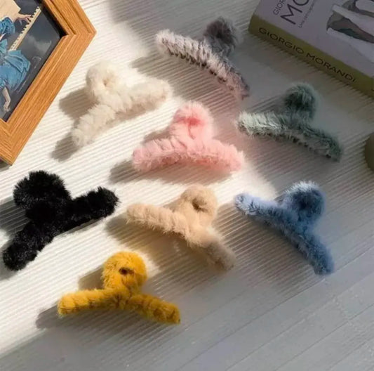 Ethereal Fluff Claw – Soft Grace, Effortless Glamour