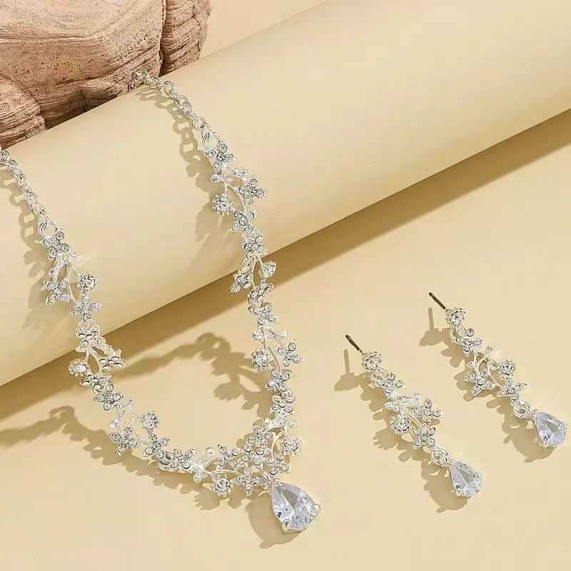 Crystal Blossom Bridal Jewelry Set – Elegant Teardrop Necklace & Earrings