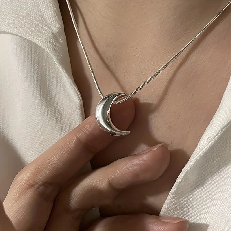 LunaGlow Crescent Necklace – Elegant Moonlit Charm for Women