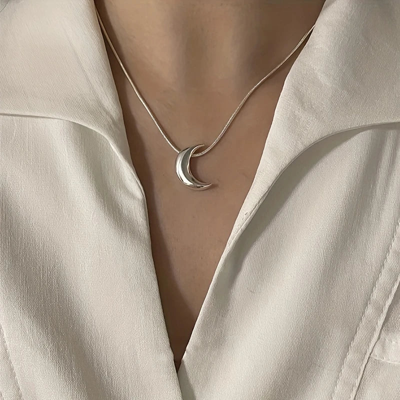 LunaGlow Crescent Necklace – Elegant Moonlit Charm for Women