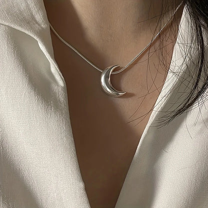 LunaGlow Crescent Necklace – Elegant Moonlit Charm for Women